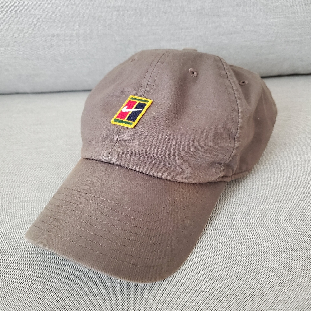 Nike Court Heritage 86 Logo Tennis Hat. Grey. Used